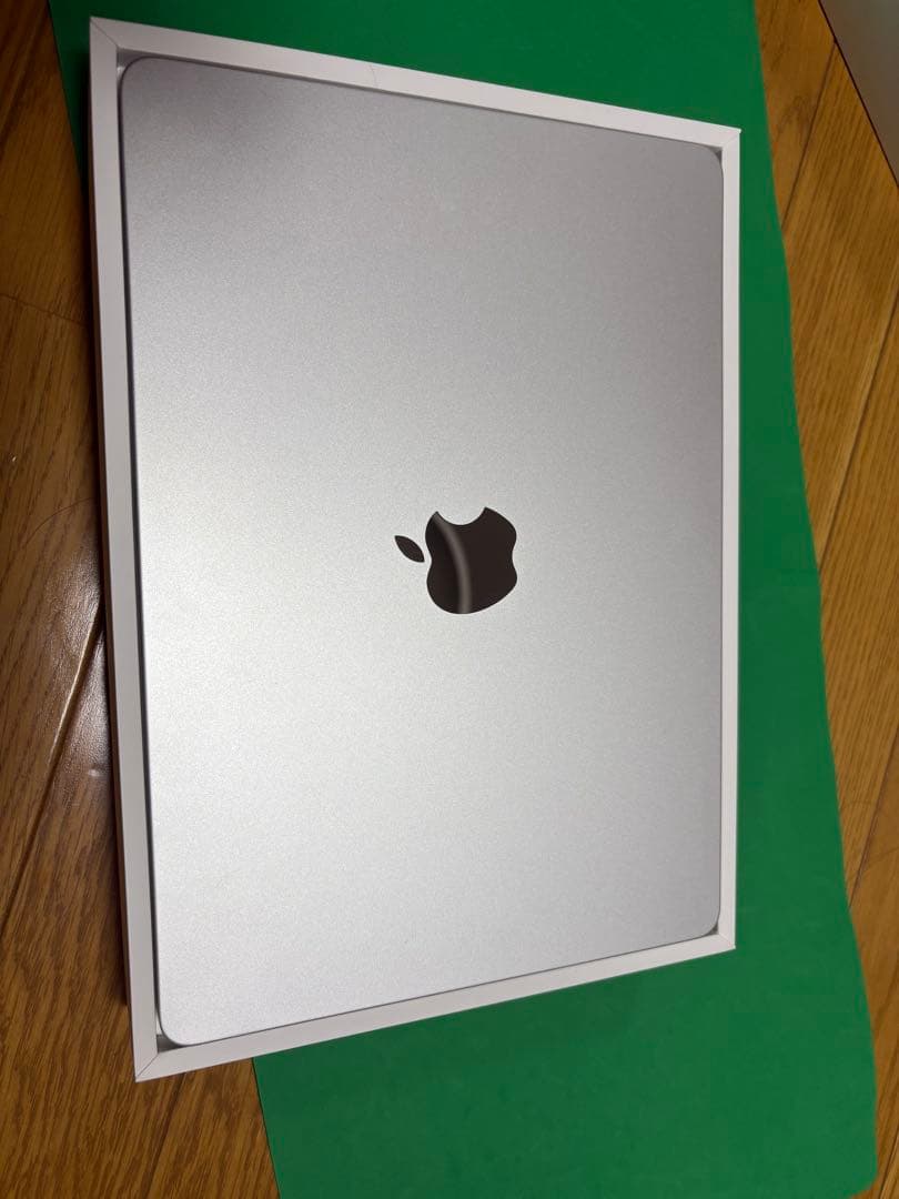 MacBook本体 Apple MacBook Air (M2, 8GB, 256GB)