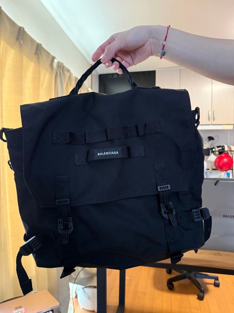 【美品】BALENCIAGA ARMY メッセンジャーバッグ ブラック