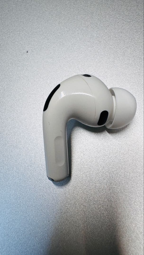 AirPods Pro 3 ケースと右のみ