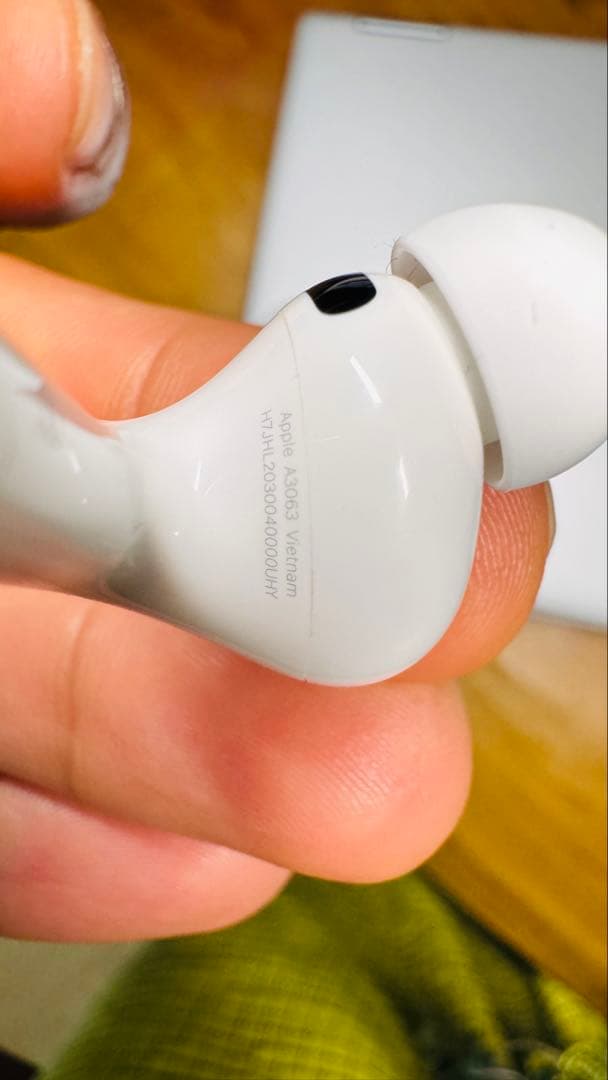AirPods Pro 3 ケースと右のみ
