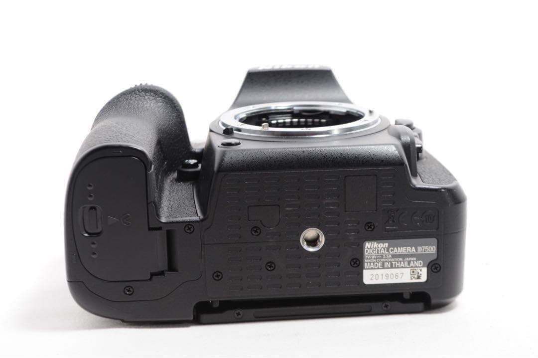 ショット少なめ❤️ Nikon D7500❤️ Wi-Fi&4K動画❤️一眼レフ