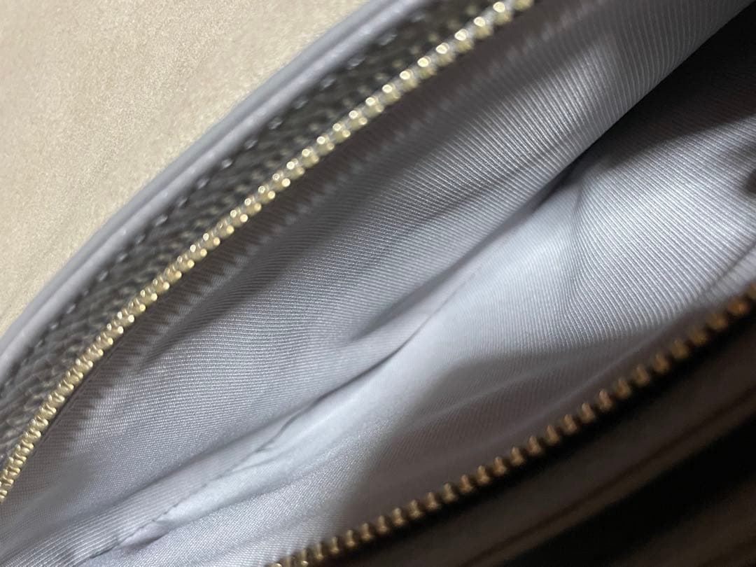 フルラ ショルダーバッグ ダフネ レザー アーチロゴ