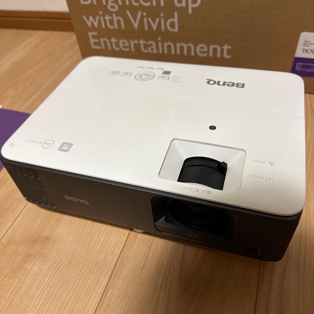 BenQ TK700STi プロジェクター