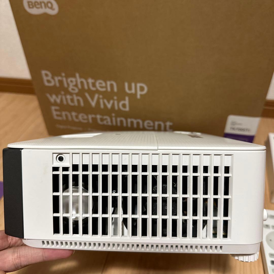 BenQ TK700STi プロジェクター