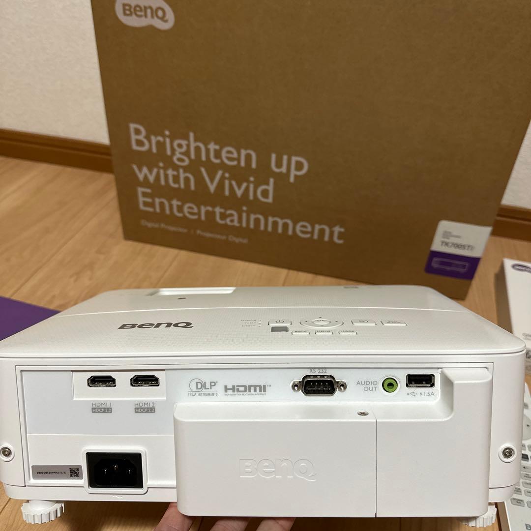 BenQ TK700STi プロジェクター