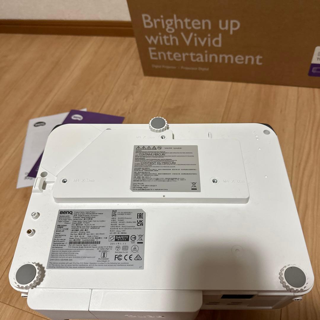 BenQ TK700STi プロジェクター
