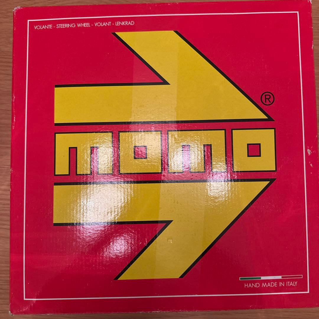 MOMO ステアリング RACE 32パイ　ホーンボタン無し