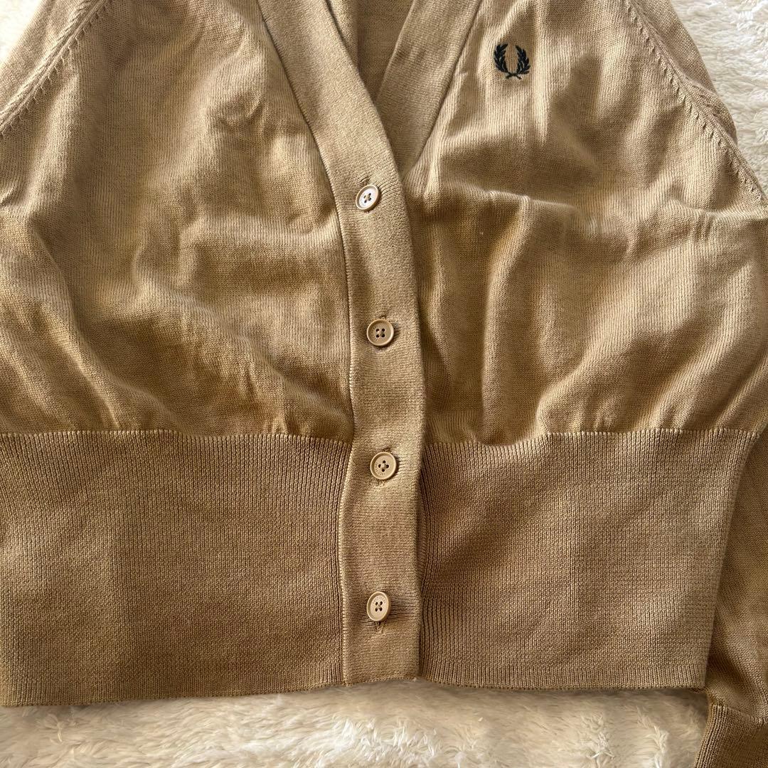 美品 FRED PERRY ベージュ Vネックカーディガン UK10
