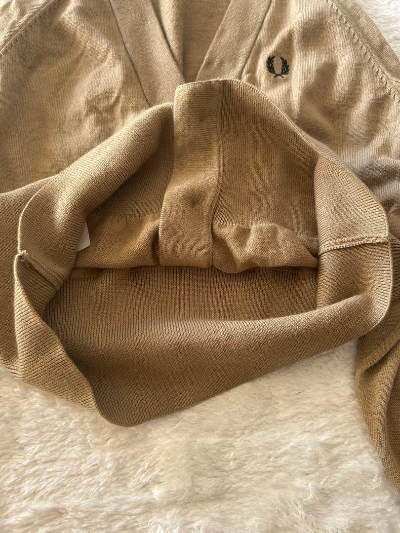 美品 FRED PERRY ベージュ Vネックカーディガン UK10