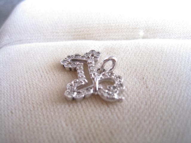 ☆超可愛い！天然ダイヤモンド0.16ct 犬形 k10WGペンダント 新品同様！