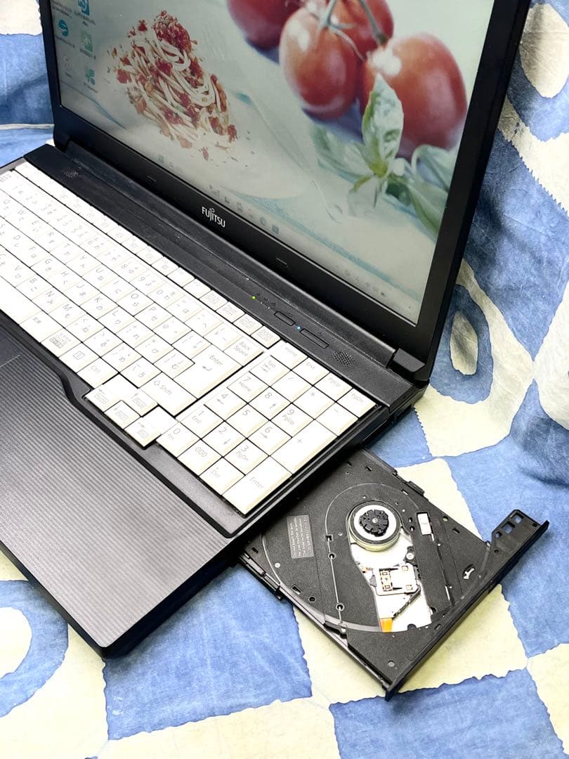 特価！第8世代☆SSDでサクサク快適☆大人な黒ノートパソコン♪Windows11