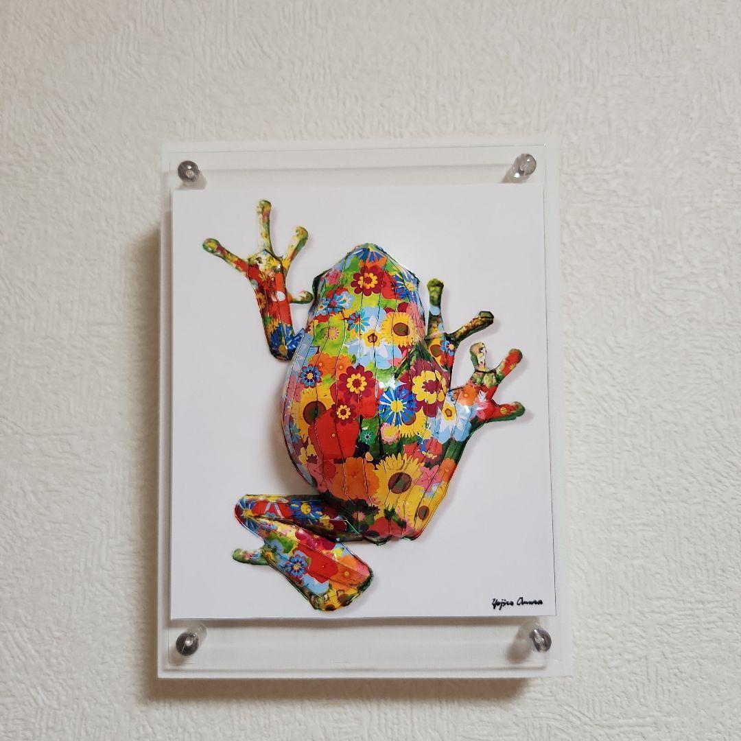 大村洋二朗　花柄カエルは壁に張り付く