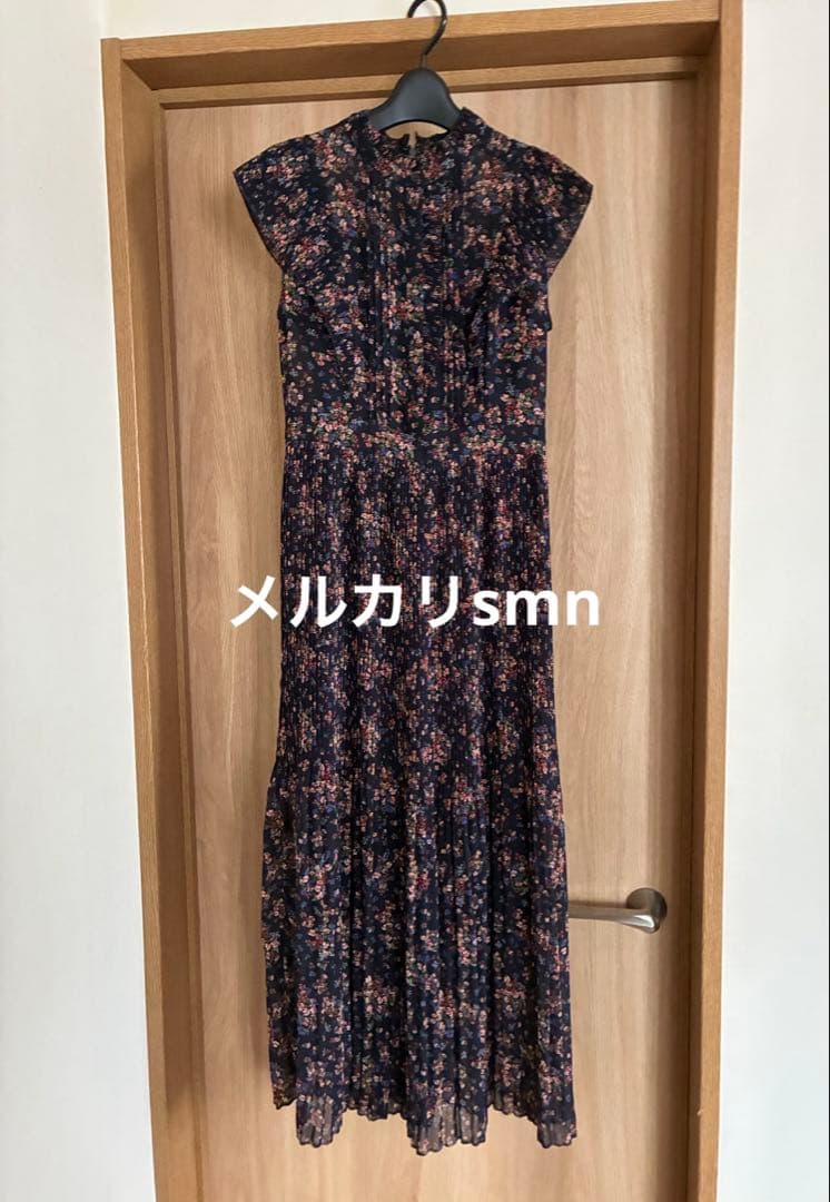 新品　fray i.d プリーツデザインシフォンプリントワンピース　ネイビー 0