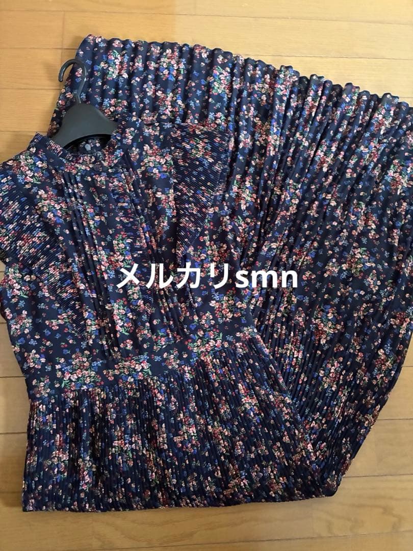 新品　fray i.d プリーツデザインシフォンプリントワンピース　ネイビー 0