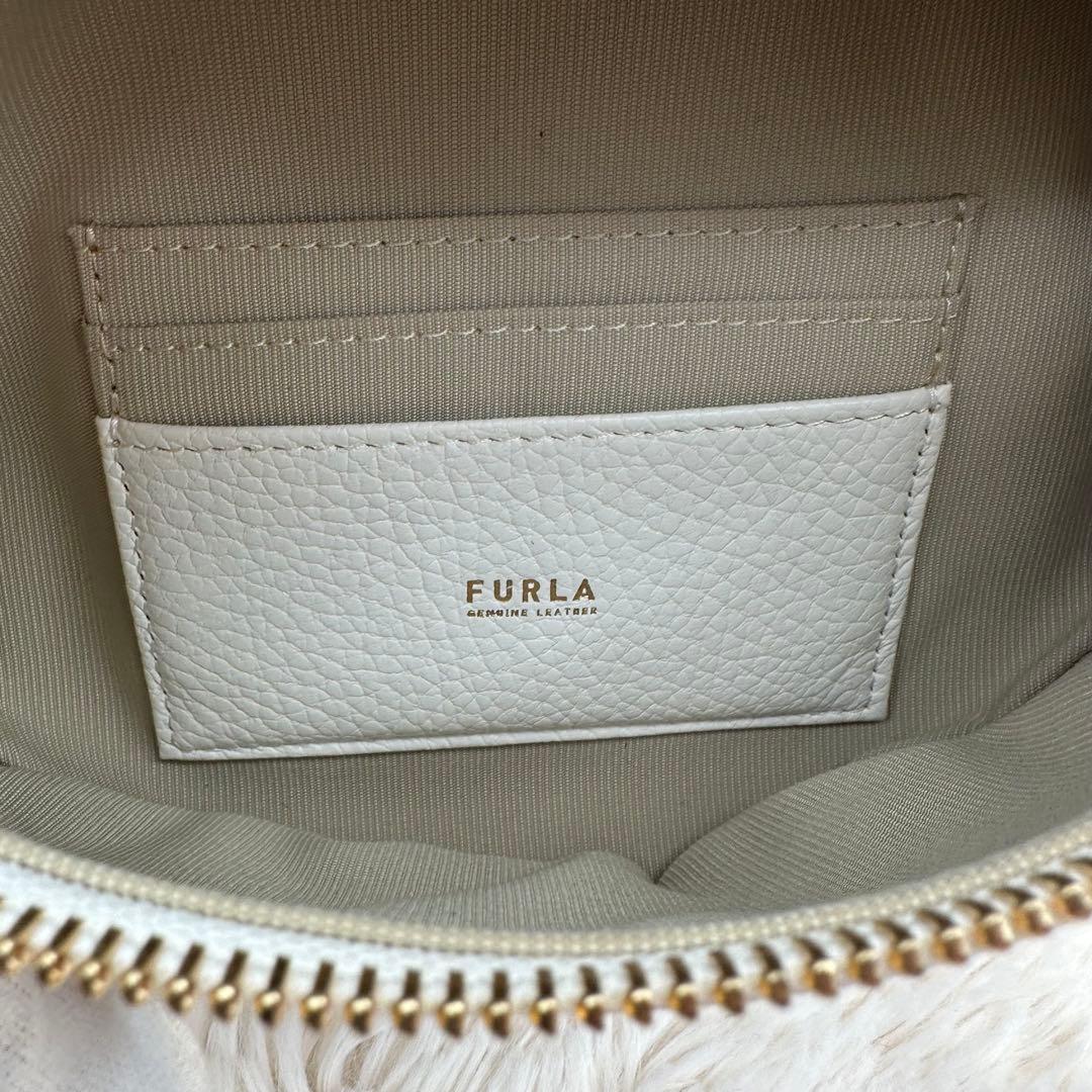 ✨極美品✨フルラ　ウエストポーチ　ボディーバッグ　オールレザー　白　男女兼用