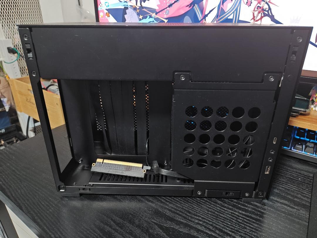 LIAN LI A4-H2O PCケース ITX