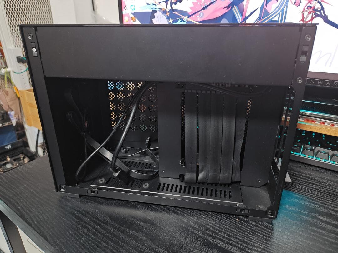 LIAN LI A4-H2O PCケース ITX