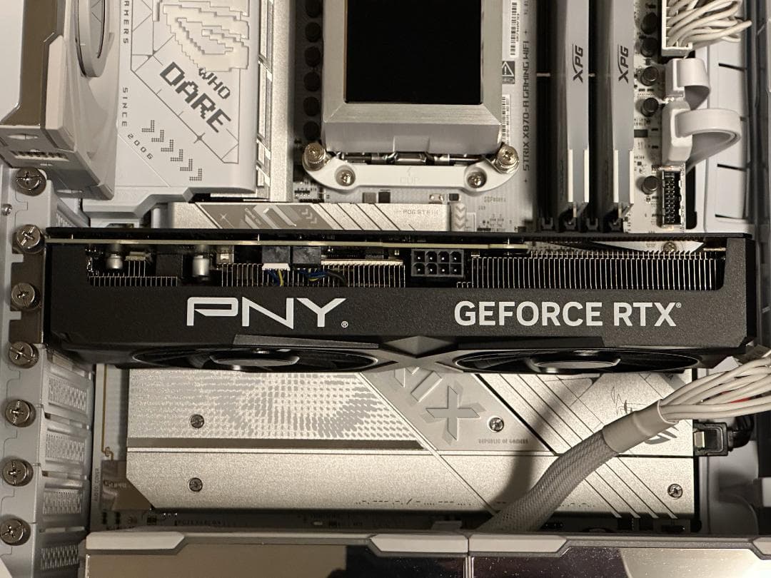グラフィックボード・グラボ・ビデオカード PNY GeForce RTX4070 VERTO DUAL FAN