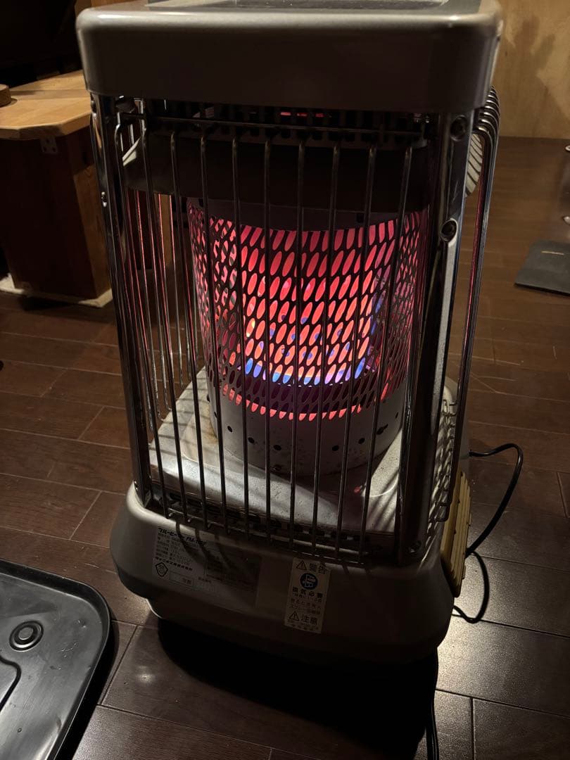 ダイニチブルーヒーター　FM-102F 石油ファンヒーター　（送料込み）