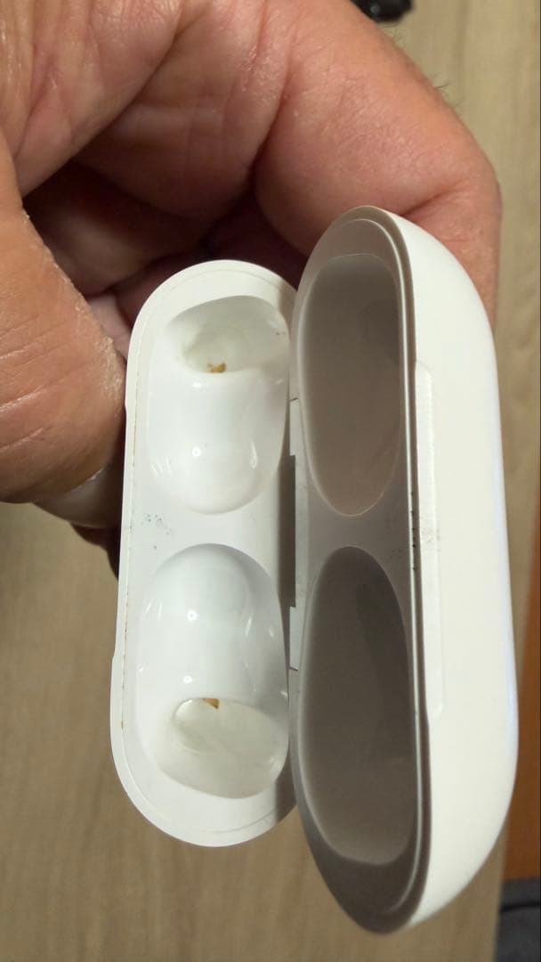 お値下げ大歓迎SALE AirPods Pro 本体 ホワイト+オマケ(ケース)