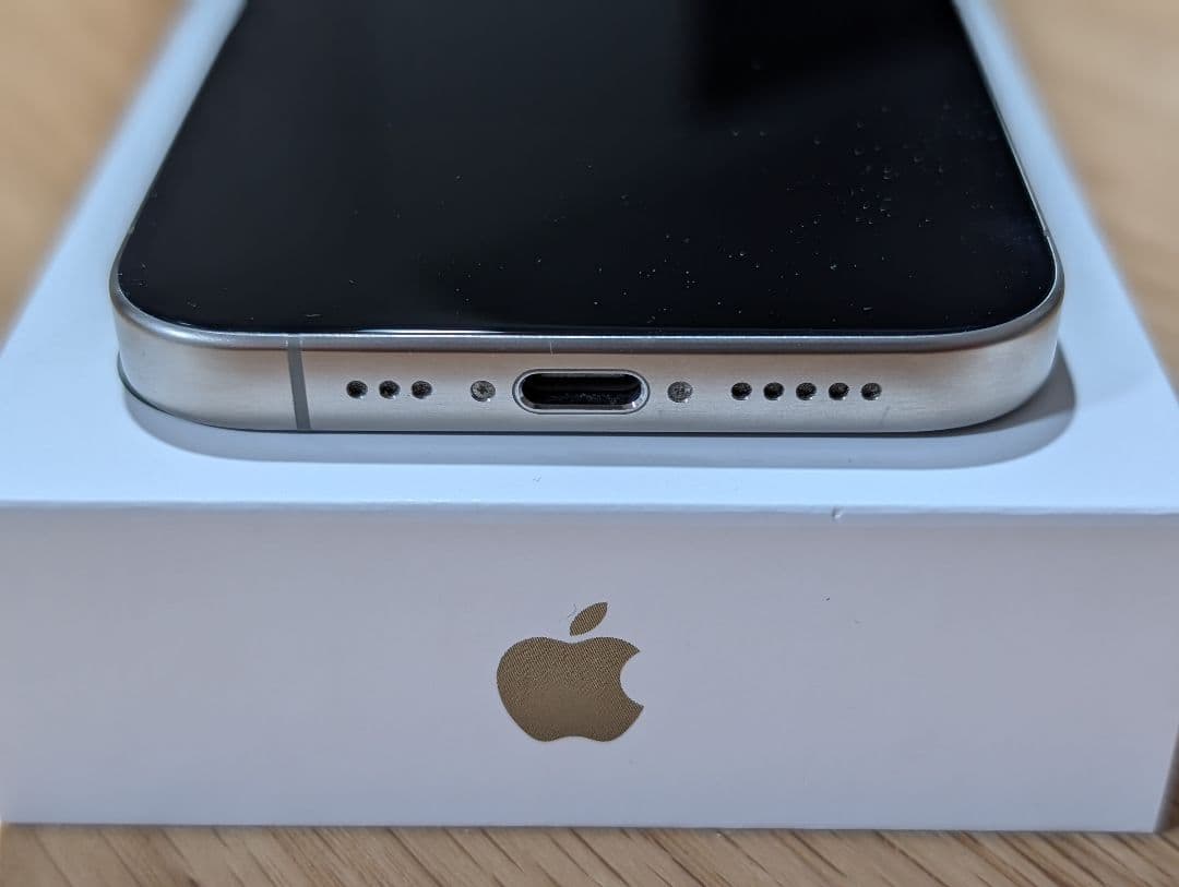 Apple iPhone 15 Pro 256GB ナチュラルチタニウム 本体