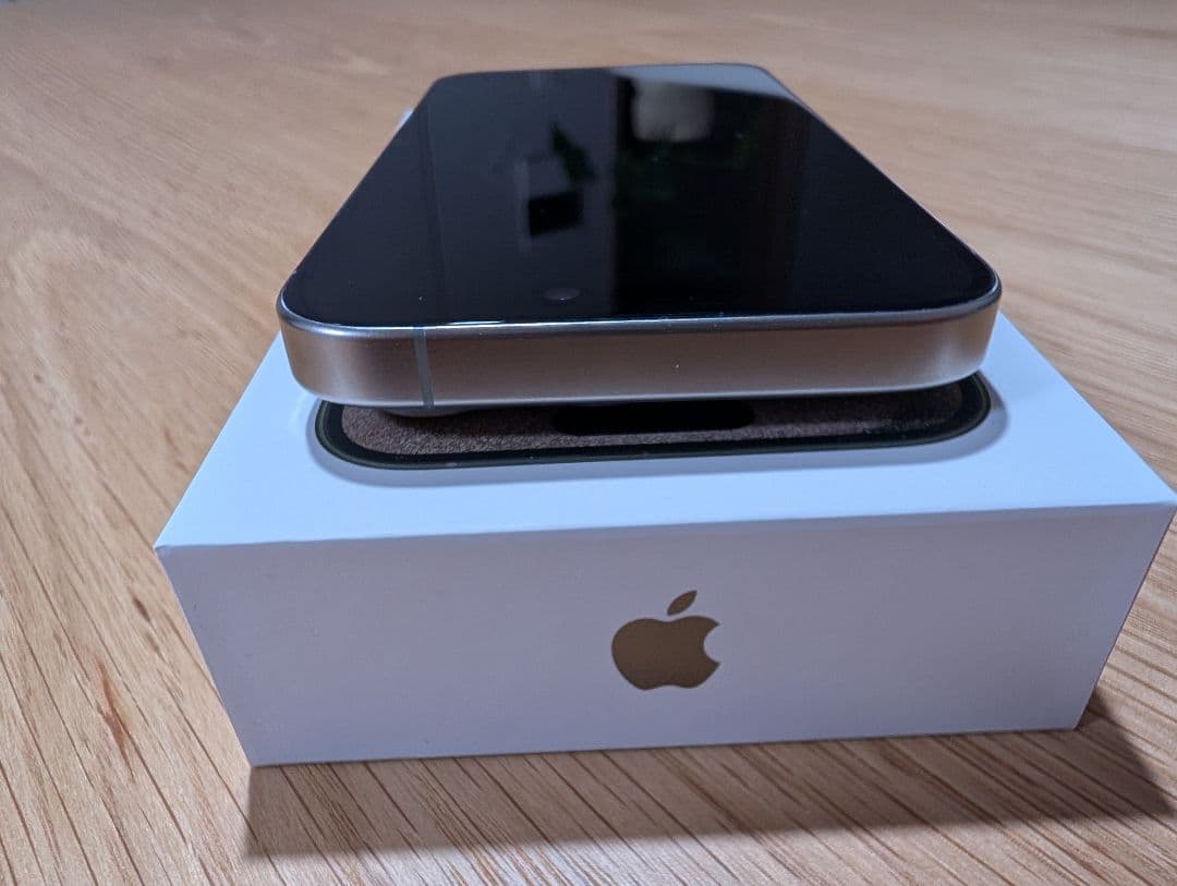 Apple iPhone 15 Pro 256GB ナチュラルチタニウム 本体