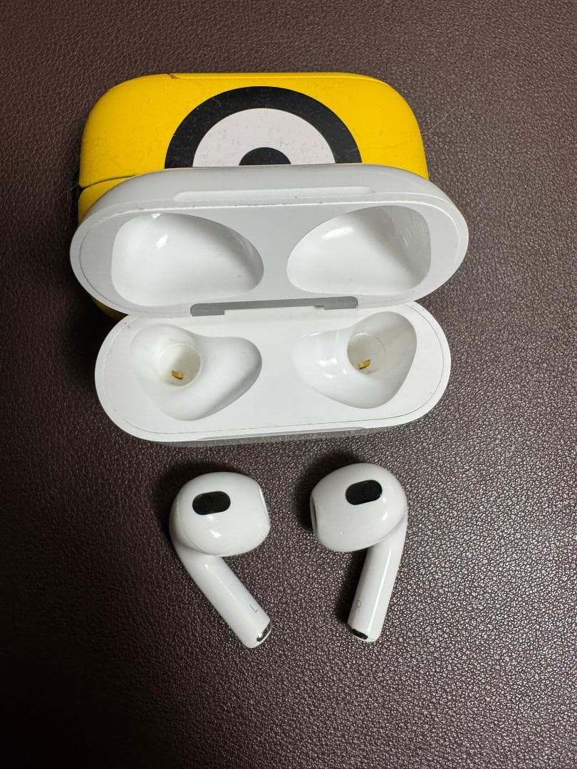 AirPods 3世代目 (A2566 A2564) 本体のみ ホワイト