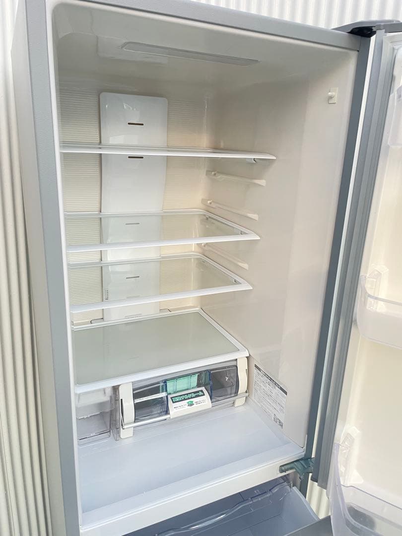 825 日立 315L 3ドア冷蔵庫 真ん中野菜室 真空チルド ライトシルバー