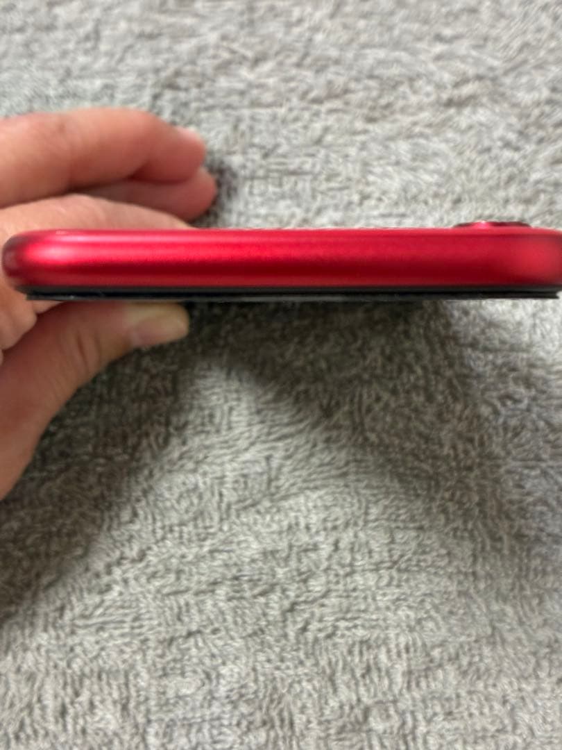 Apple iPhone SE (第2世代) 赤 ケース付き