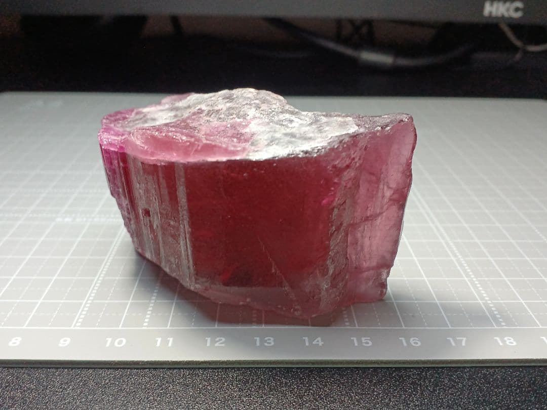 ピンクトルマリン　大型結晶　215g　原石　鉱物標本