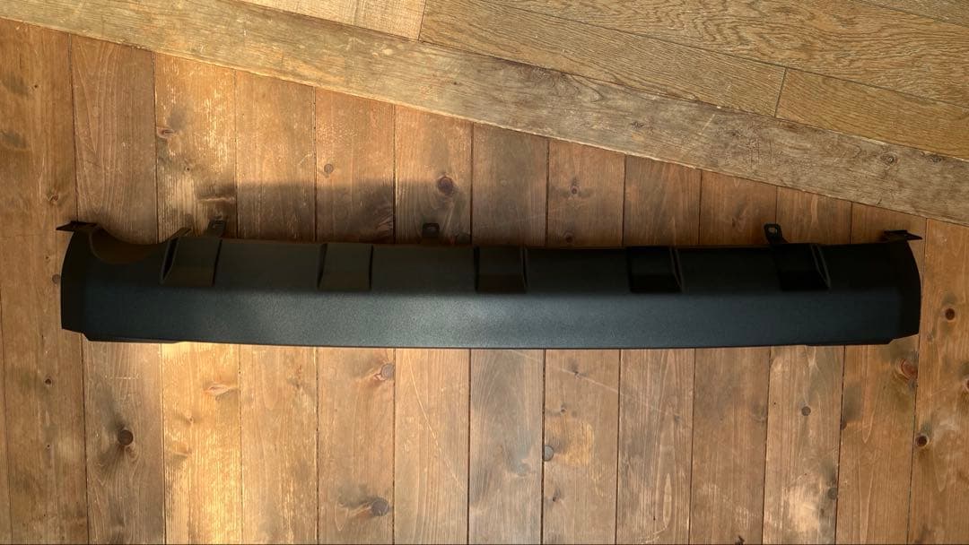 送料込み。旧型デリカD5 リアバンパー　チッピング塗装品