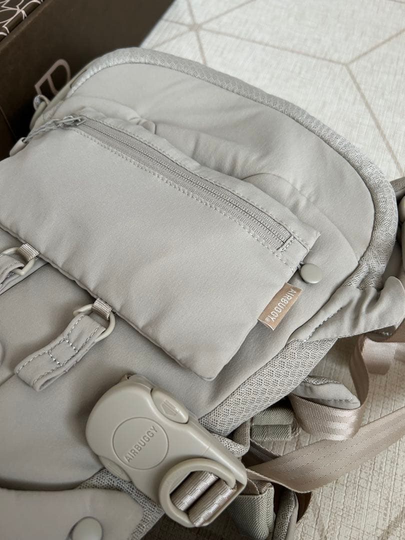 【美品】AIRBUGGY 抱っこ紐　サンドアッシュベージュ