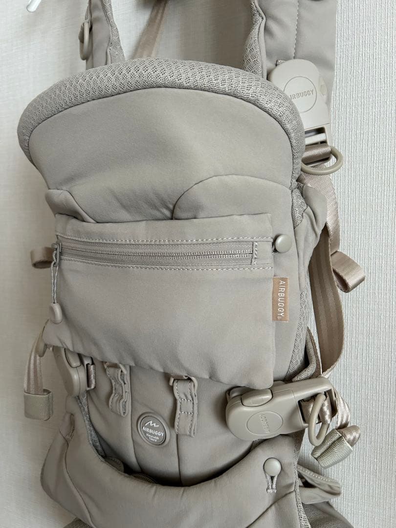【美品】AIRBUGGY 抱っこ紐　サンドアッシュベージュ