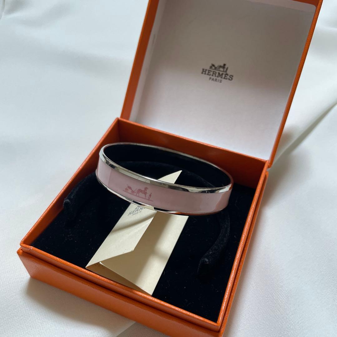 HERMES ピンク バングル 馬のモチーフ　エマイユ
