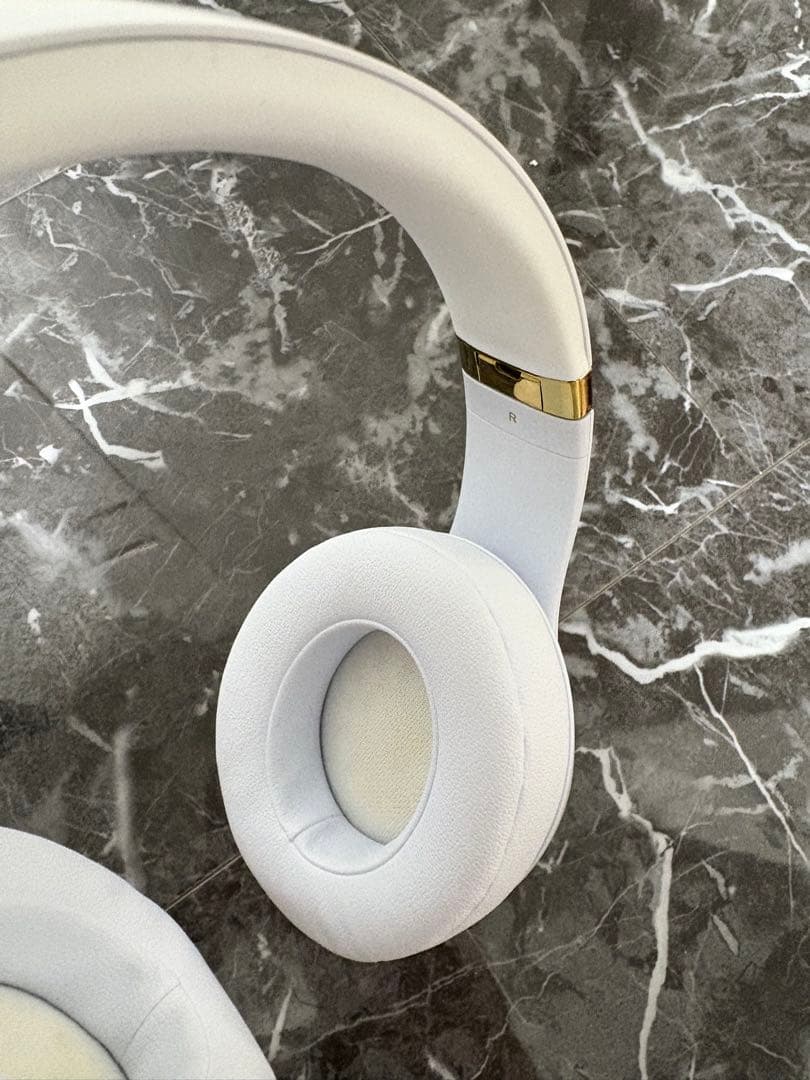 beats studio3 wireless ホワイト　定価48000円弱