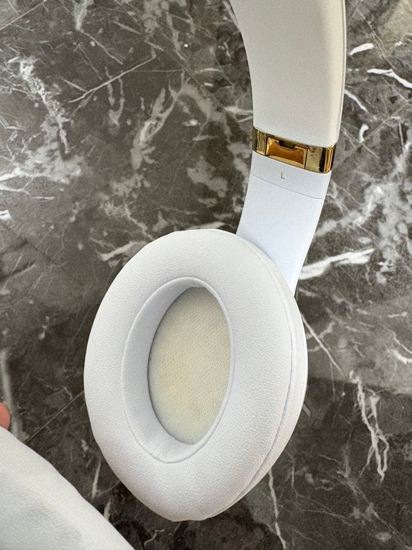 beats studio3 wireless ホワイト　定価48000円弱