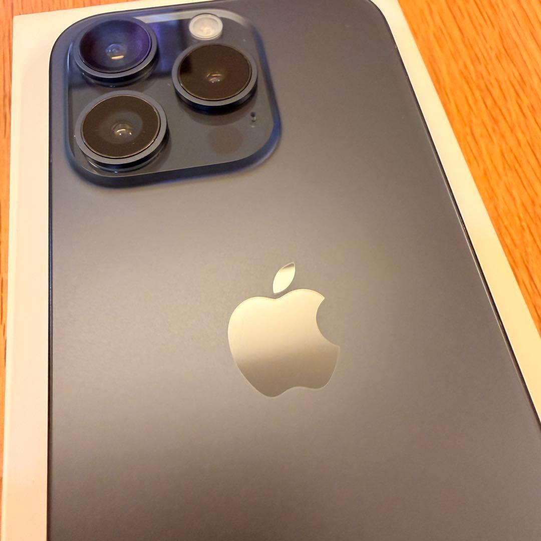 Apple iPhone 15 Pro 256GB 本体ブルー チタニウム