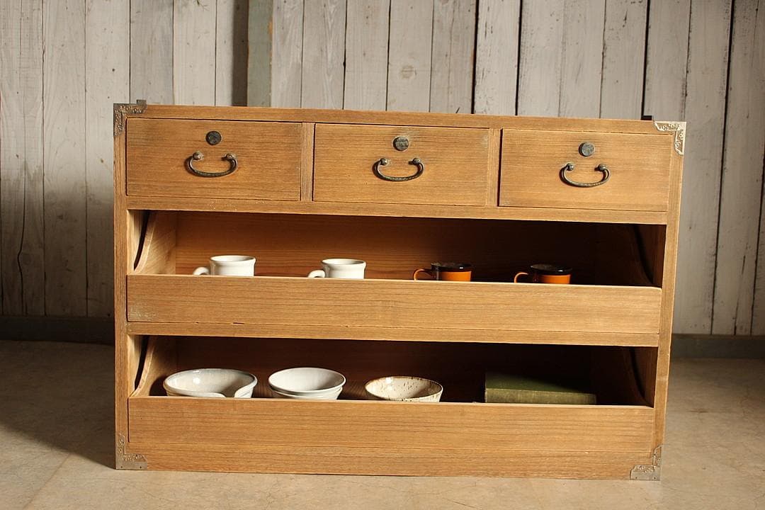 古い木製の引き出し5杯　チェスト　桐箪笥 昭和レトロ　古家具　古民家　時代家具