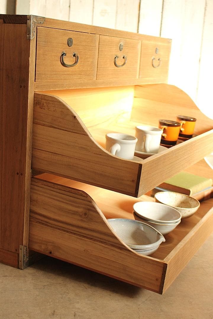 古い木製の引き出し5杯　チェスト　桐箪笥 昭和レトロ　古家具　古民家　時代家具