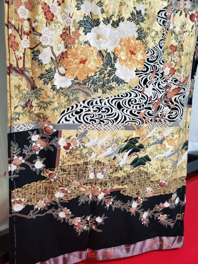 ★断捨離決行価格★ お値下げ中❗ ★黒留袖★ 金色刺繍 　高級品　未仕立て