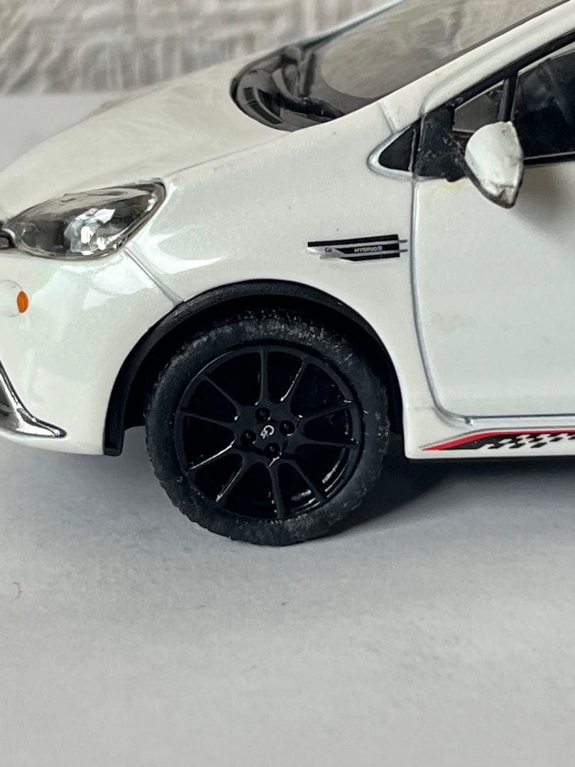 値下げ対応します。非売品トヨタ アクアG's ミニカー　1/30