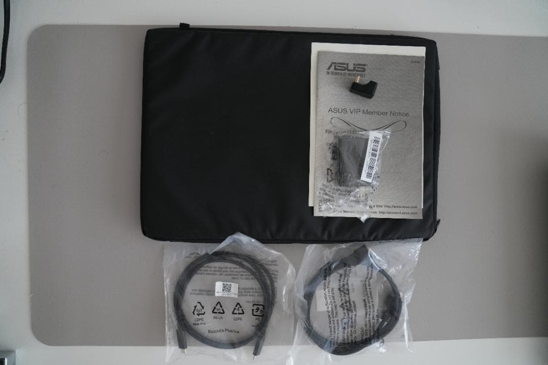 ASUS ZenScreen MB16QHG ポータブルモニター