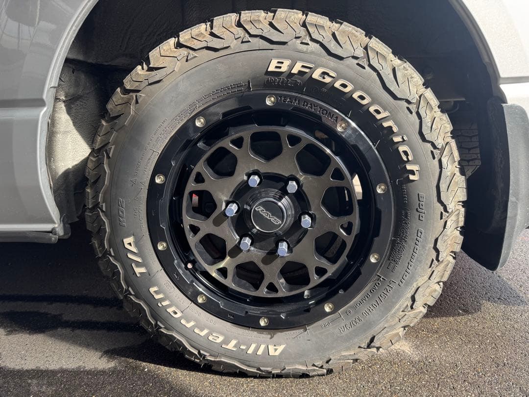 送料込み美品！RAYS M9、BFGoodrichオールテレーン4本セット