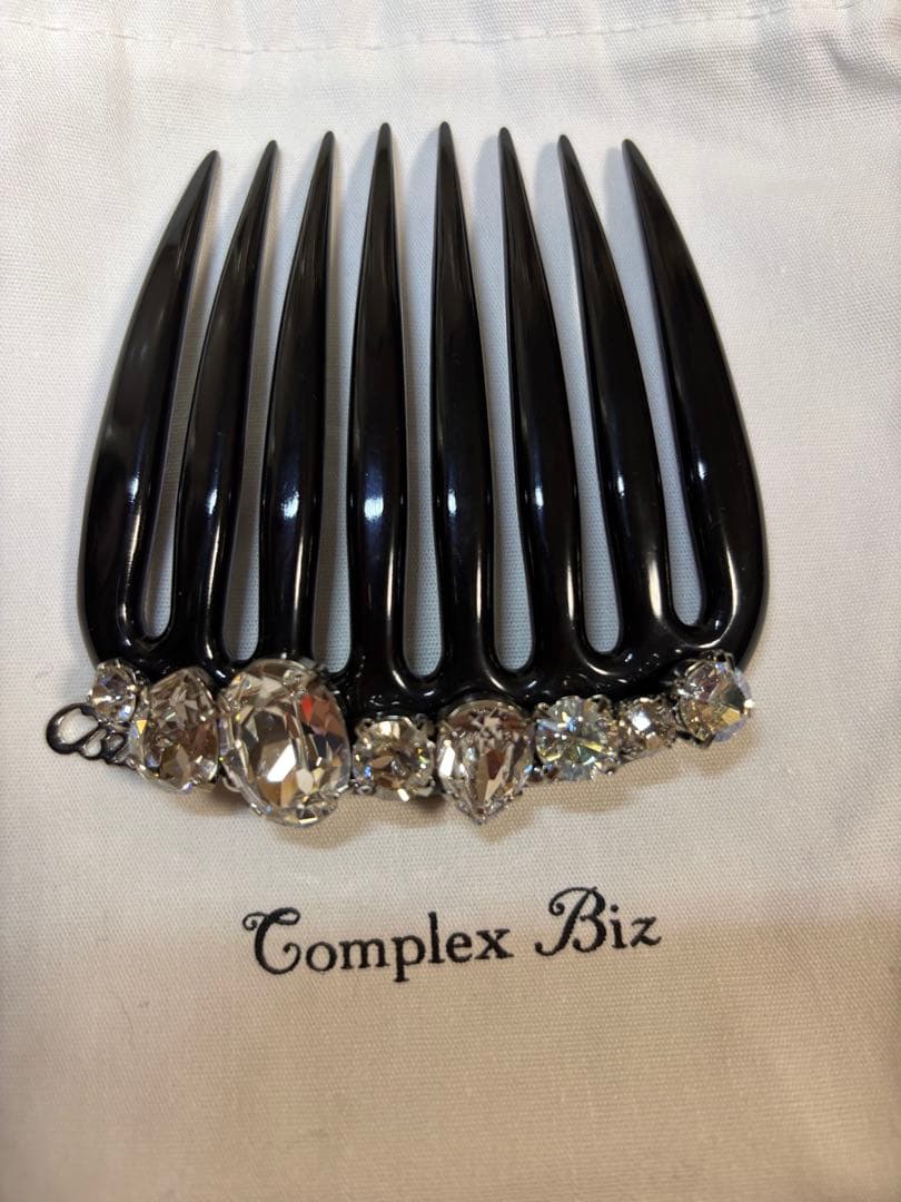 お値下げ未使用に近いComplex Biz シンプル希少品涼しげなスワロフスキー