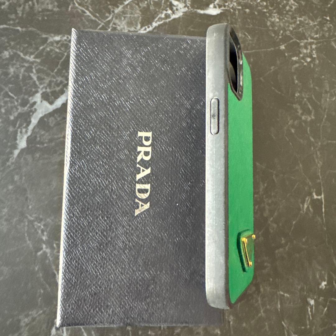 PRADA グリーン レザーiPhone13用ケース