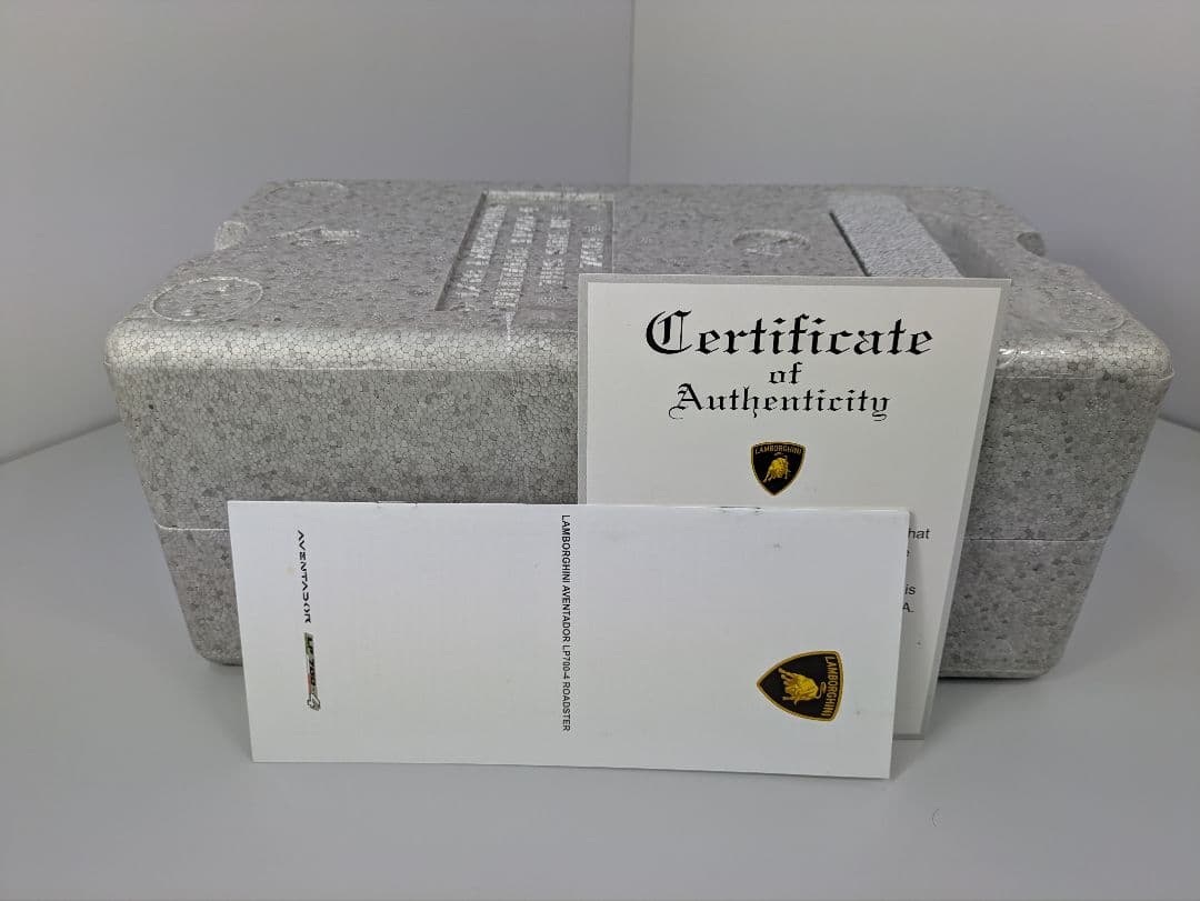 1/18　ミニカー ランボルギーニ アヴェンタドール ロードスター LP700