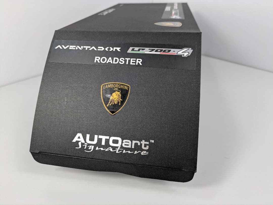 1/18　ミニカー ランボルギーニ アヴェンタドール ロードスター LP700