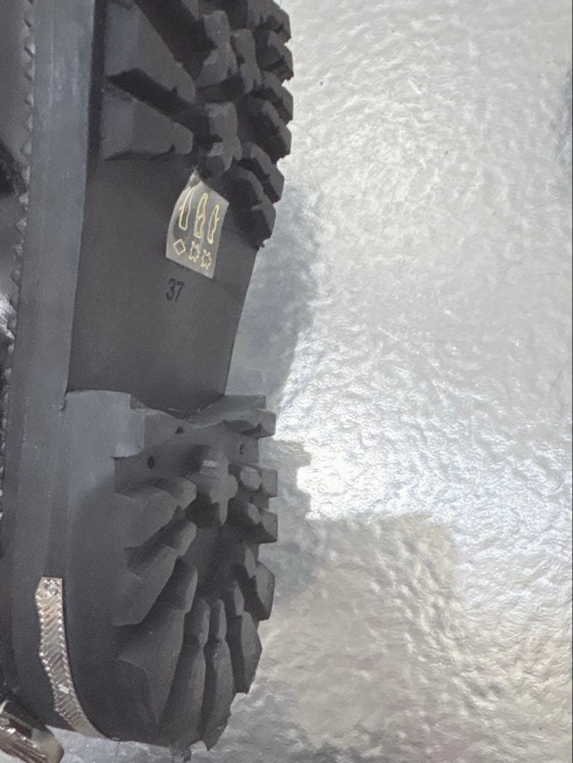 TOGA PULLA ローファー バックル付き メタル