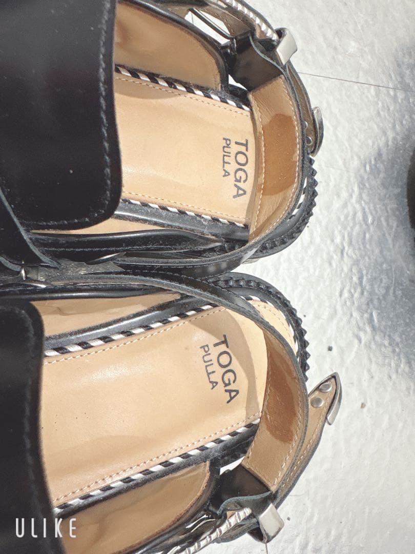 TOGA PULLA ローファー バックル付き メタル