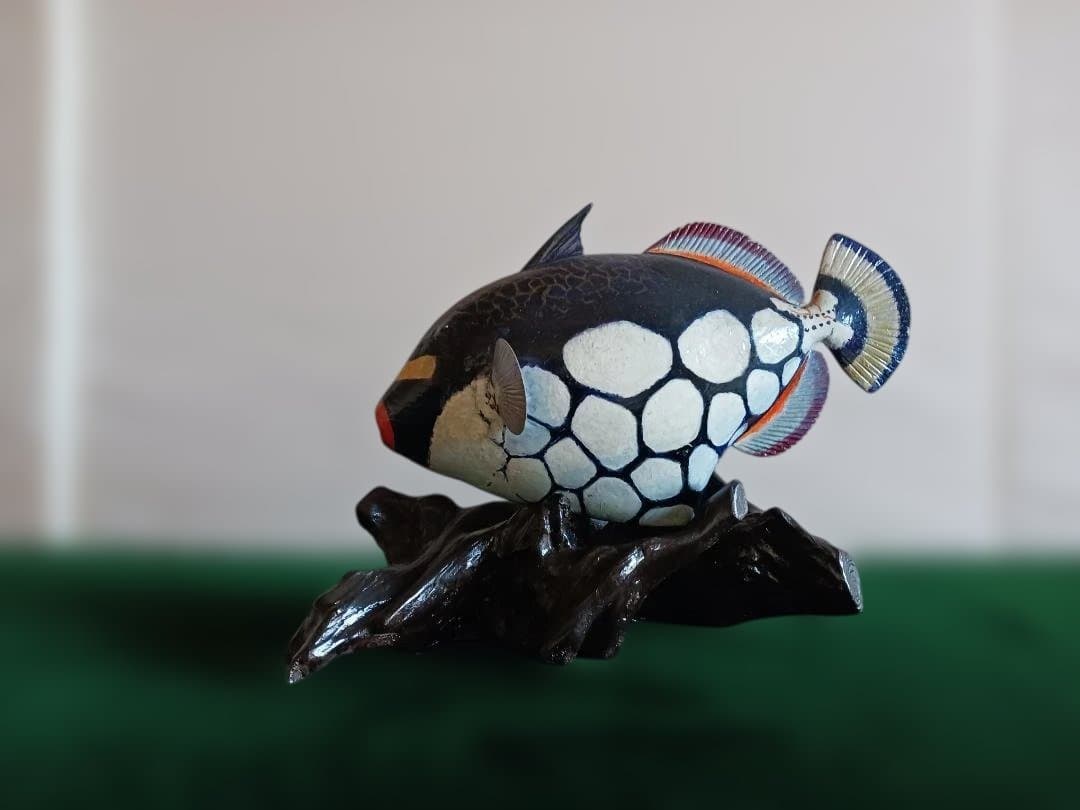 木彫魚※カラフルなモンガラカワハギ